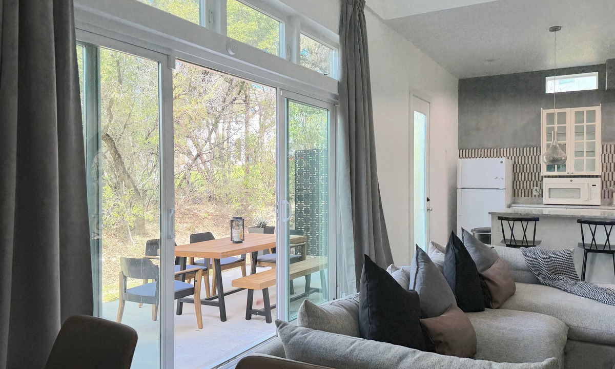 Hughes Park Lake House | Luxe & Comfy 3 bedroom- Villa: 5-star Location