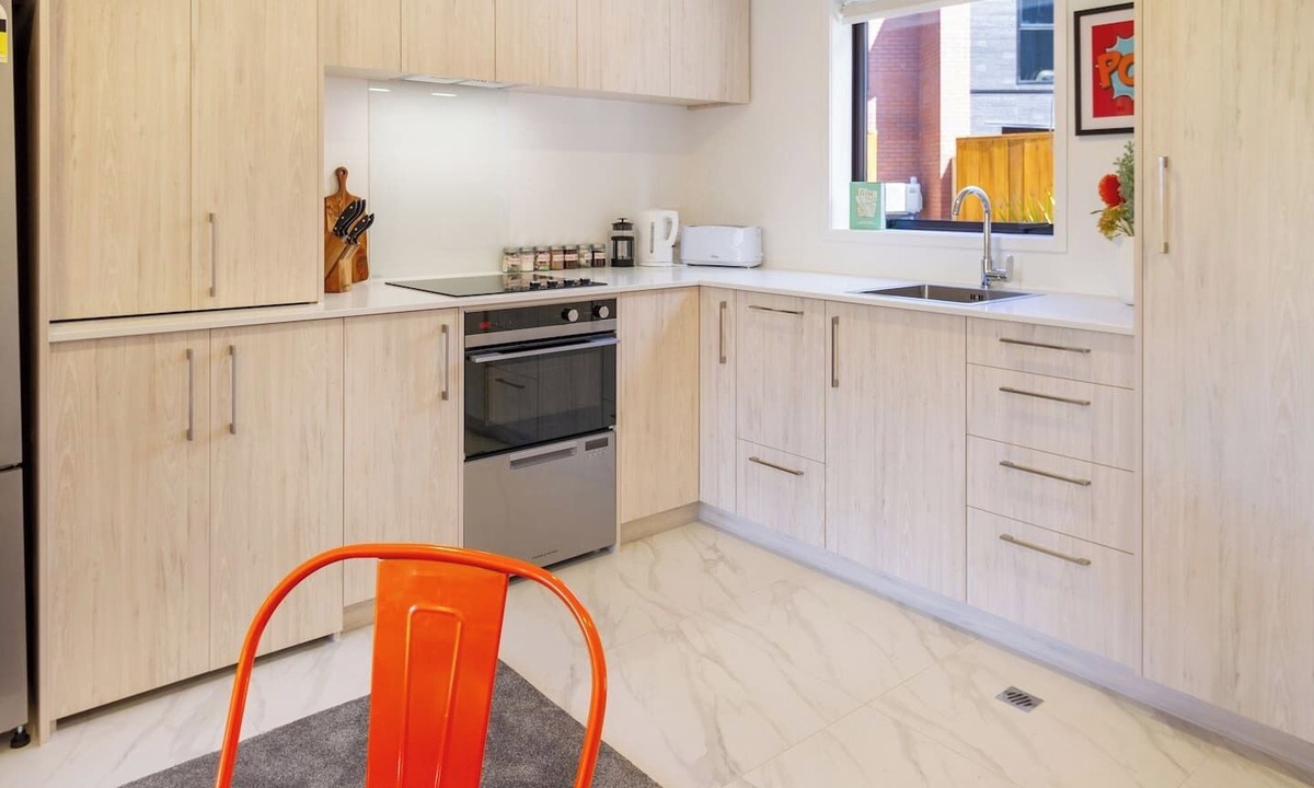 Henderson House | West AKL Gem: 2 Bed - Trust Arena Proximity