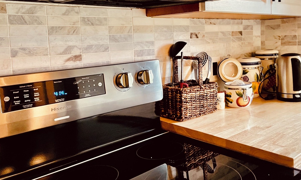 Fairfield House | 🏡 Entire house Max 6🏡, kitchen🍳 Parks🌳 Parking🚗 Laundry🧺 Backyard🌿 Wi-Fi