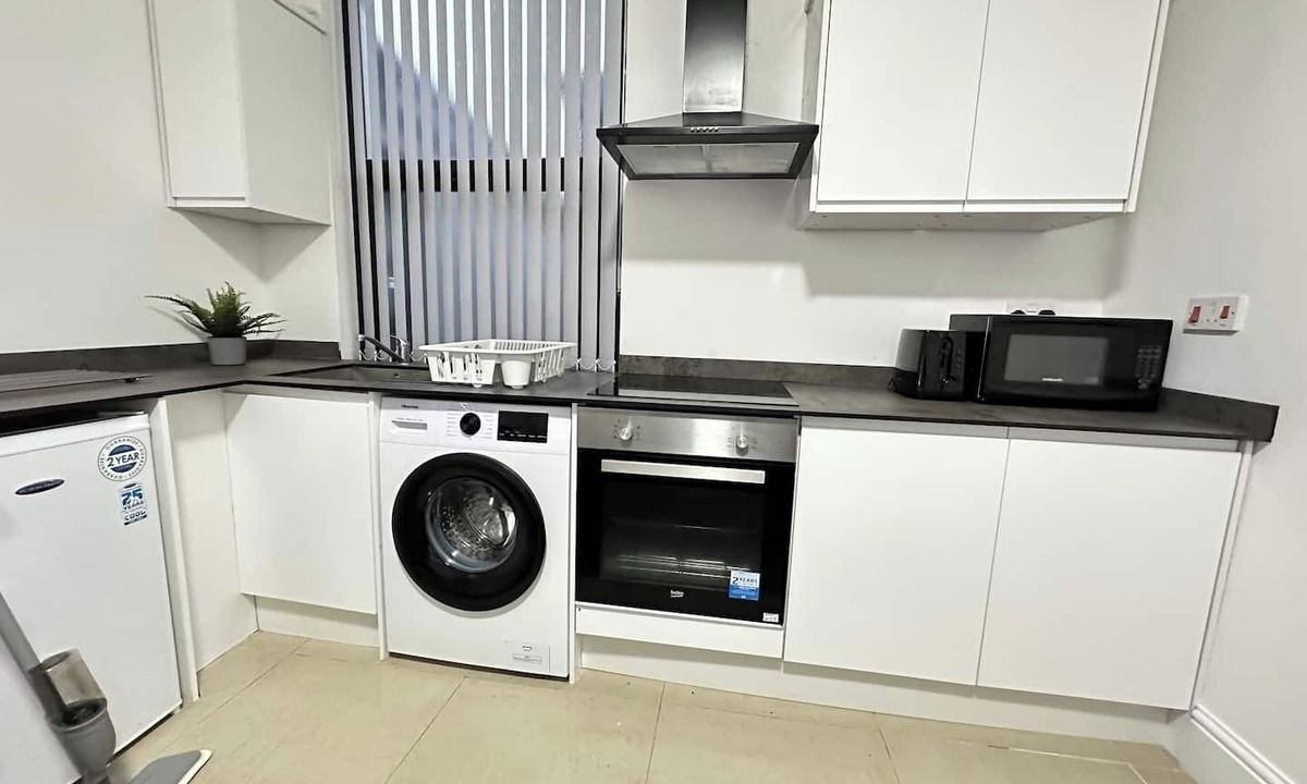 Kidderminster Apartment | Relaxing Studio Apartment in Scenic Kidderminster