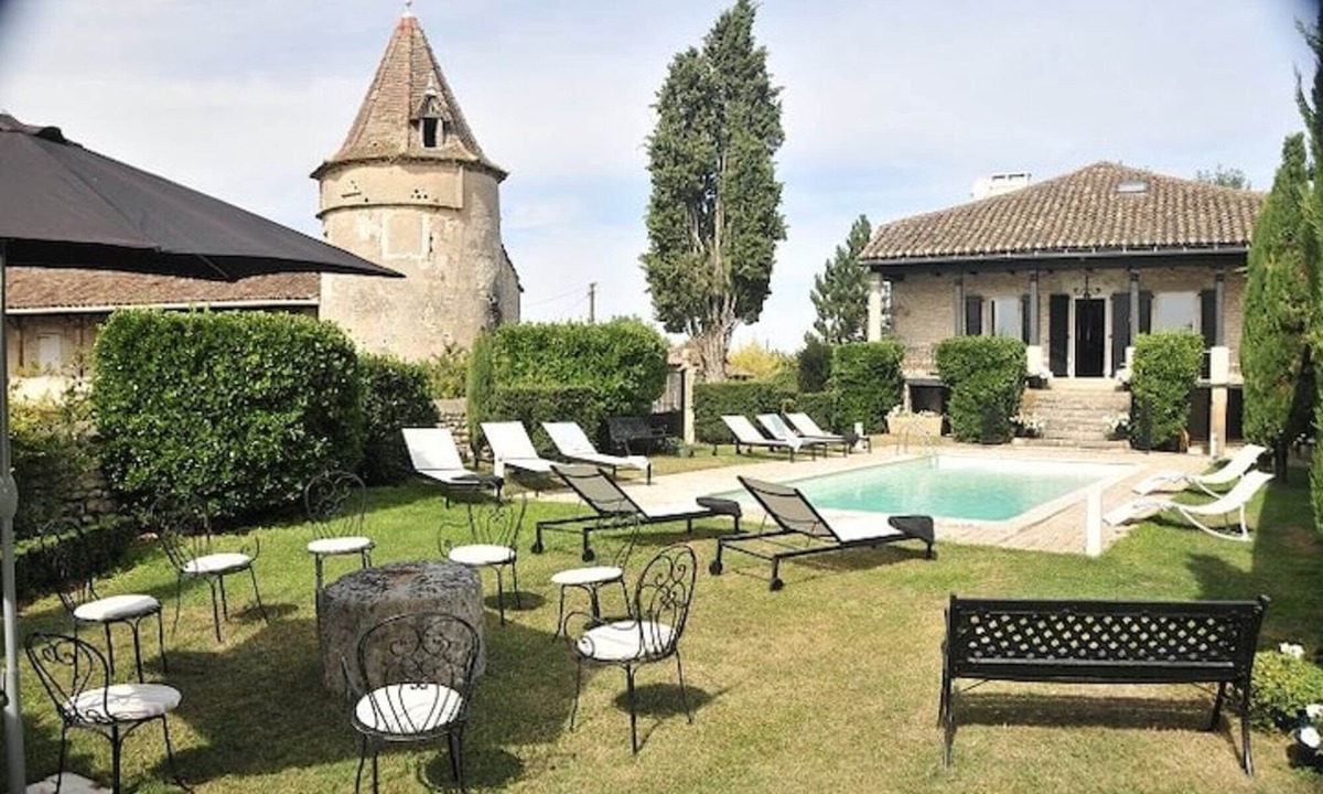 Saint-Antonin Noble Val House | Holiday Home 'Le Manoir Danglars' with Private Pool, Private Garden and Wi-Fi