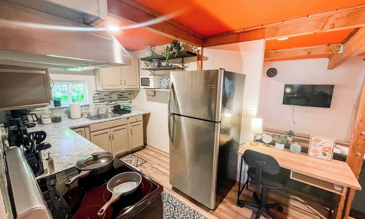 Piedmont Cottage | Casita PDX with W/D, workspace