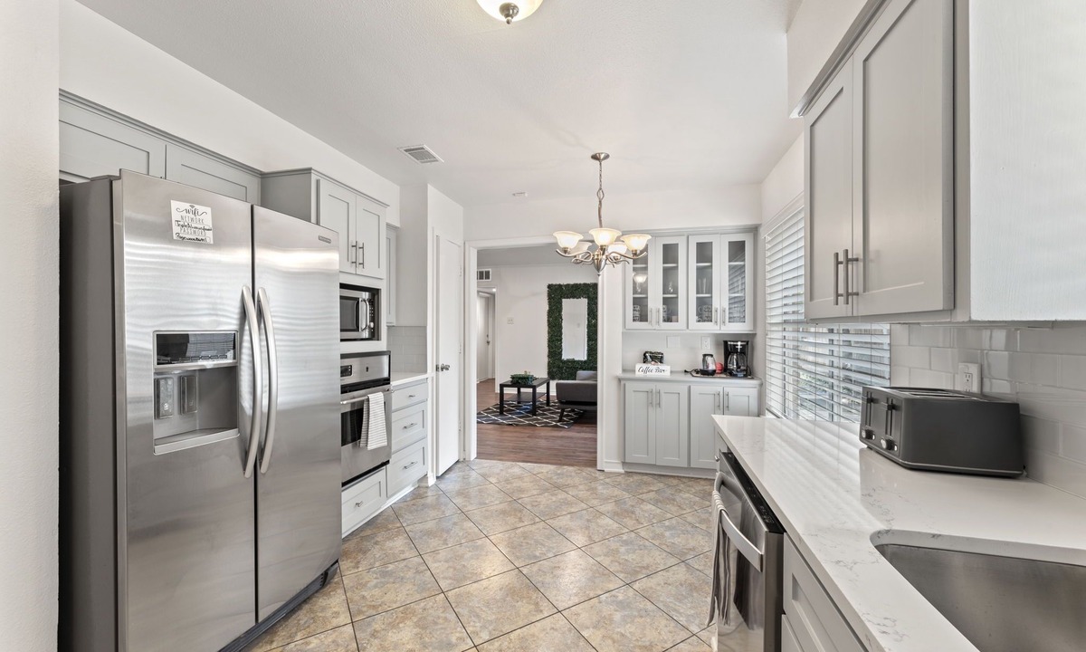 North Dallas House | Modern Luxury 3BR Dallas Home - Arcade Game, Parking, WIFI, Sleeps 6