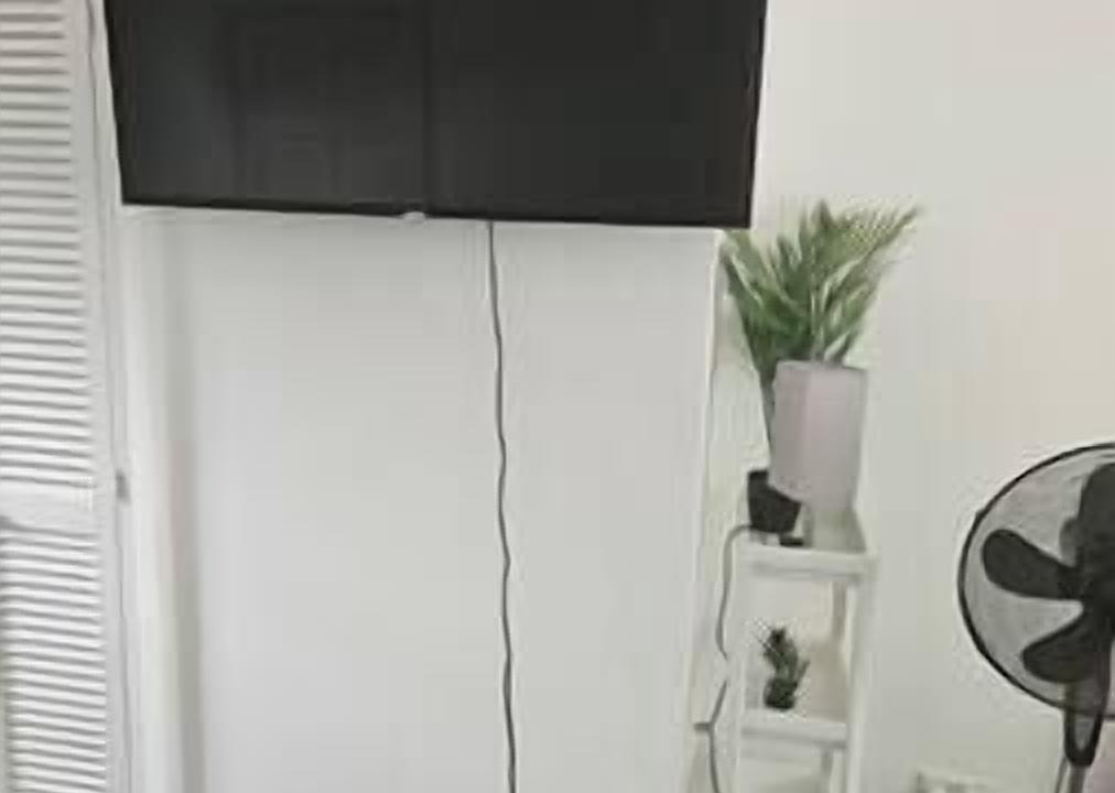 London Borough of Hounslow Apartment | Studio Near Heathrow & Central London – Parking