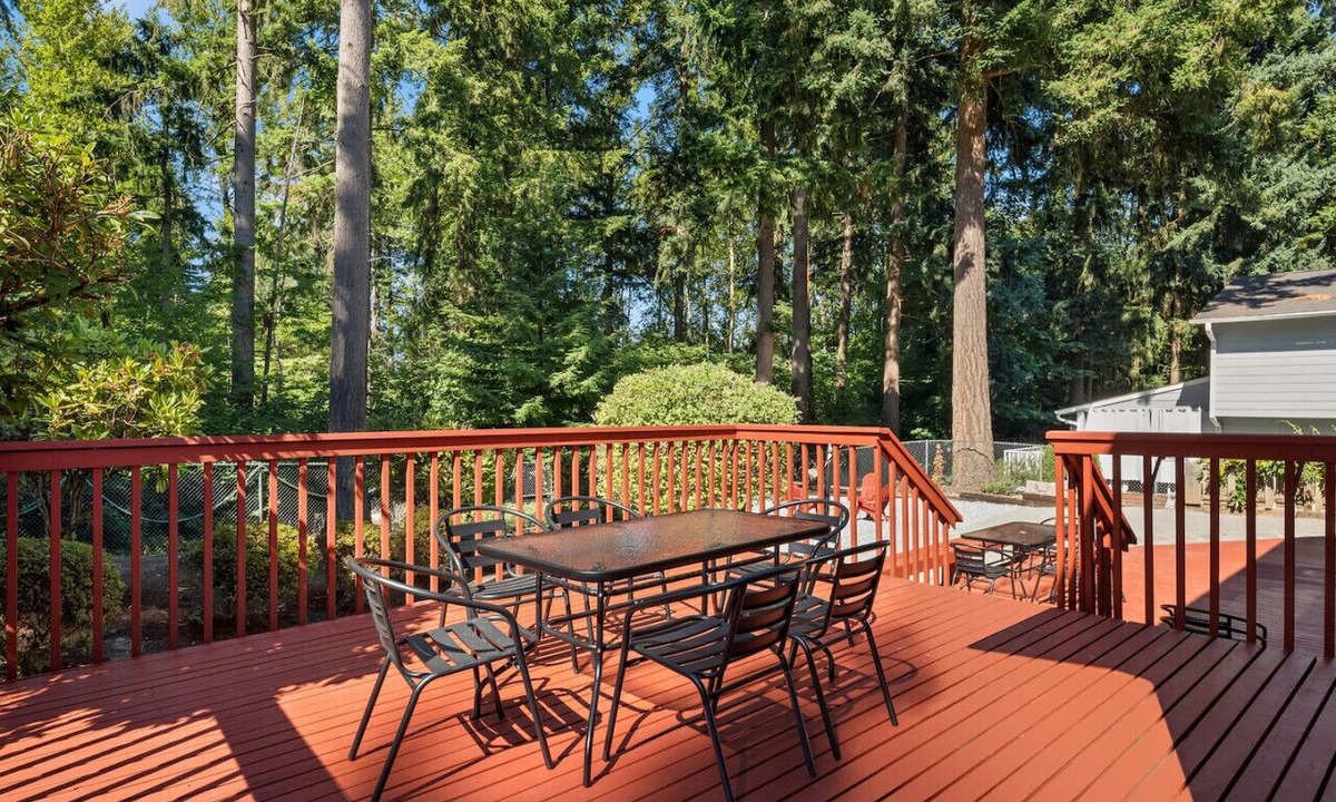 Lakeland North House | 4BR Modern Home | Newly Renovated | Yard | Firepit