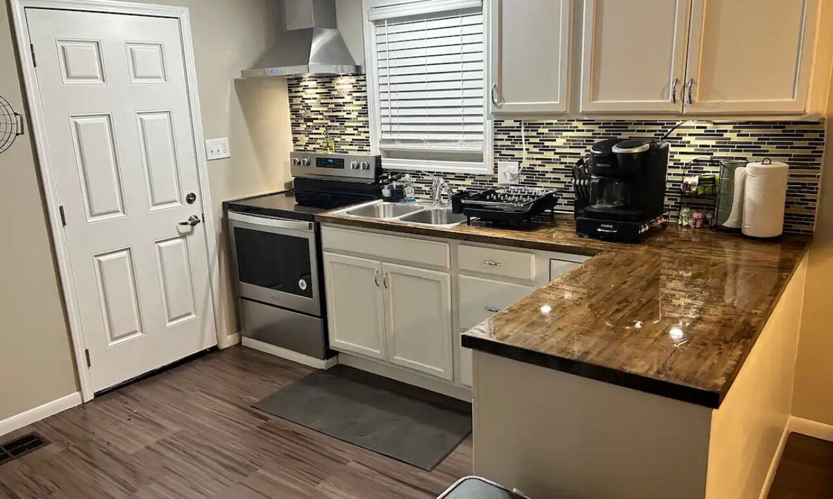 McComb House | Cozy 1-bedroom house with WiFi, AC in enjoyable McComb