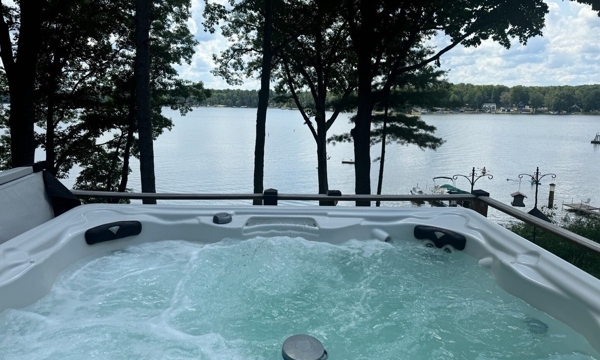 Le Roy Cottage | Rose Lake Shores Cottage