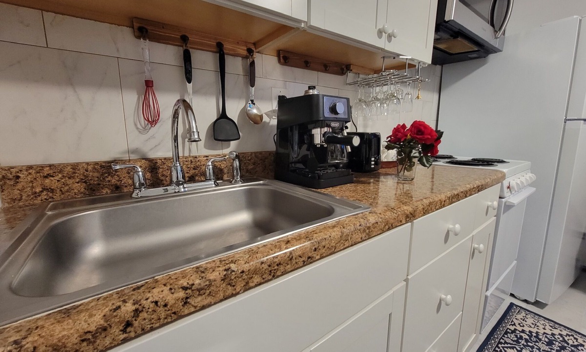 West Roxbury House | Comfy and Chic Boston Apartment