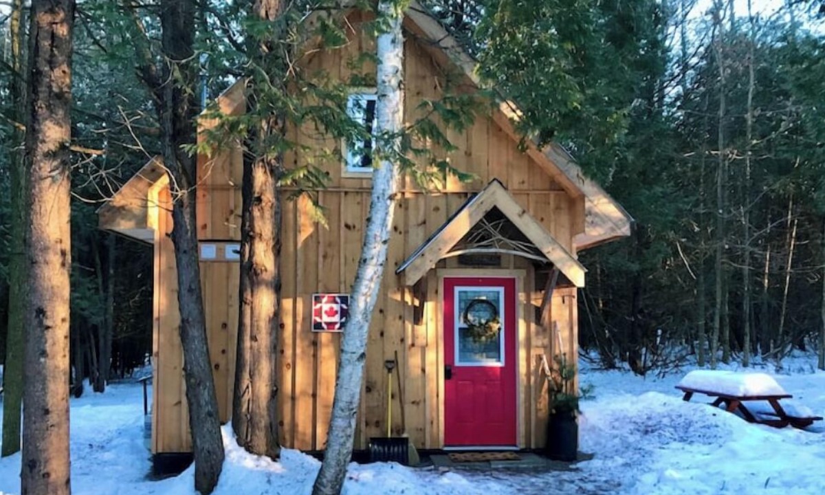 Oxford Station Cabin | Cabin in the Forest