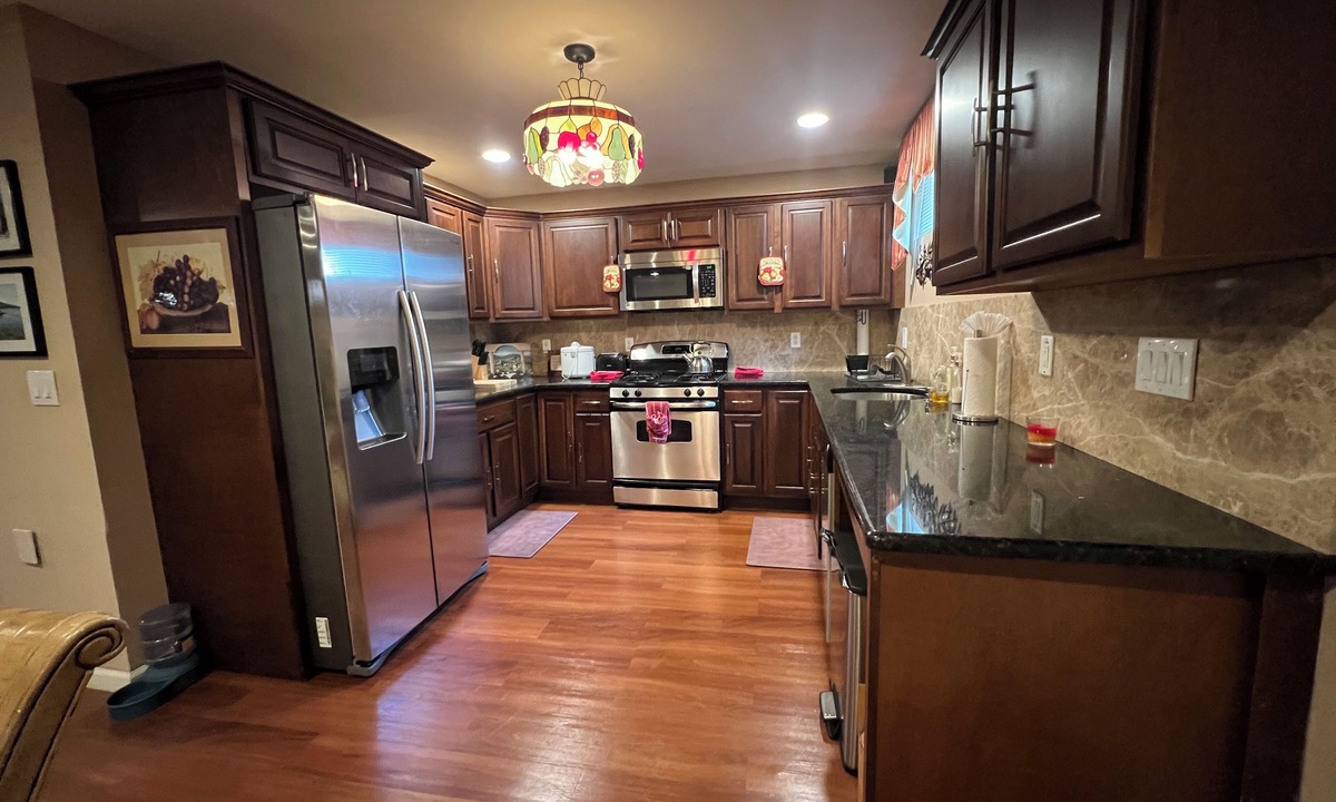 Hillside Apartment | Charming 2 Bedroom Apartment