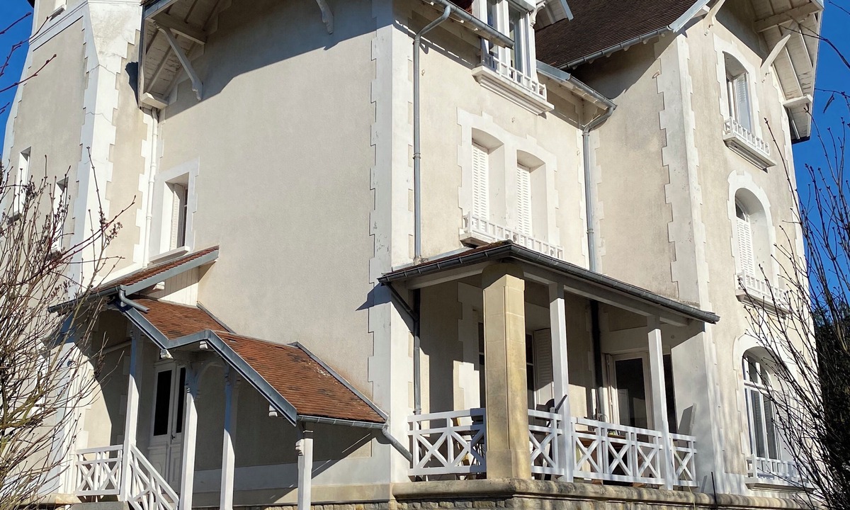Tilly-sur-Seulles Apartment | Appartement Équipé au Manoir des Lys, Esprit Cocottes, vue sur la Campagne !