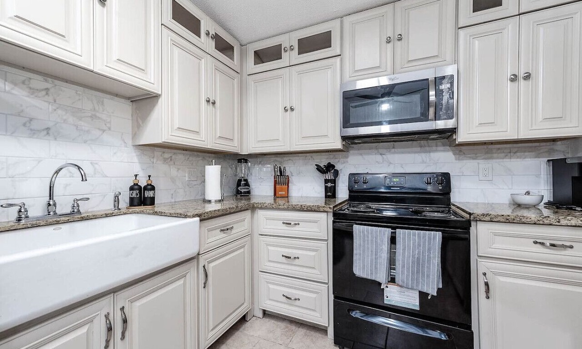 Cypress House | 7BD/5B | Slps20| SportsCourt| HeatedPool/Spa|3King