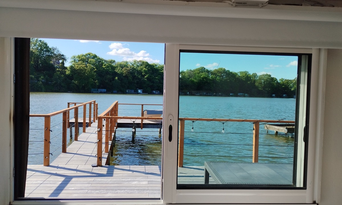 Domalain Cabin | Unusual accommodation: accommodation on the water