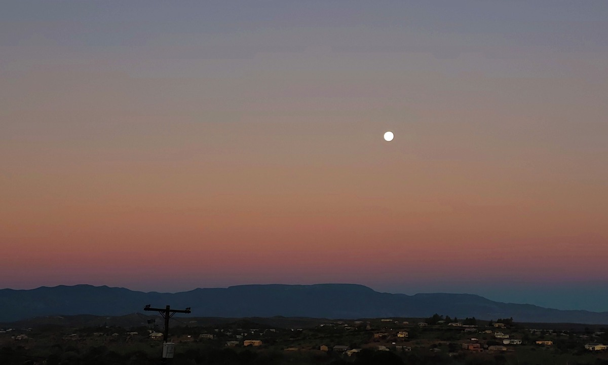 Lake Montezuma House | 15 Min to Sedona<>LOW Cleaning Fees<>Full Kitchen<>Wifi<>Outdoor Movies