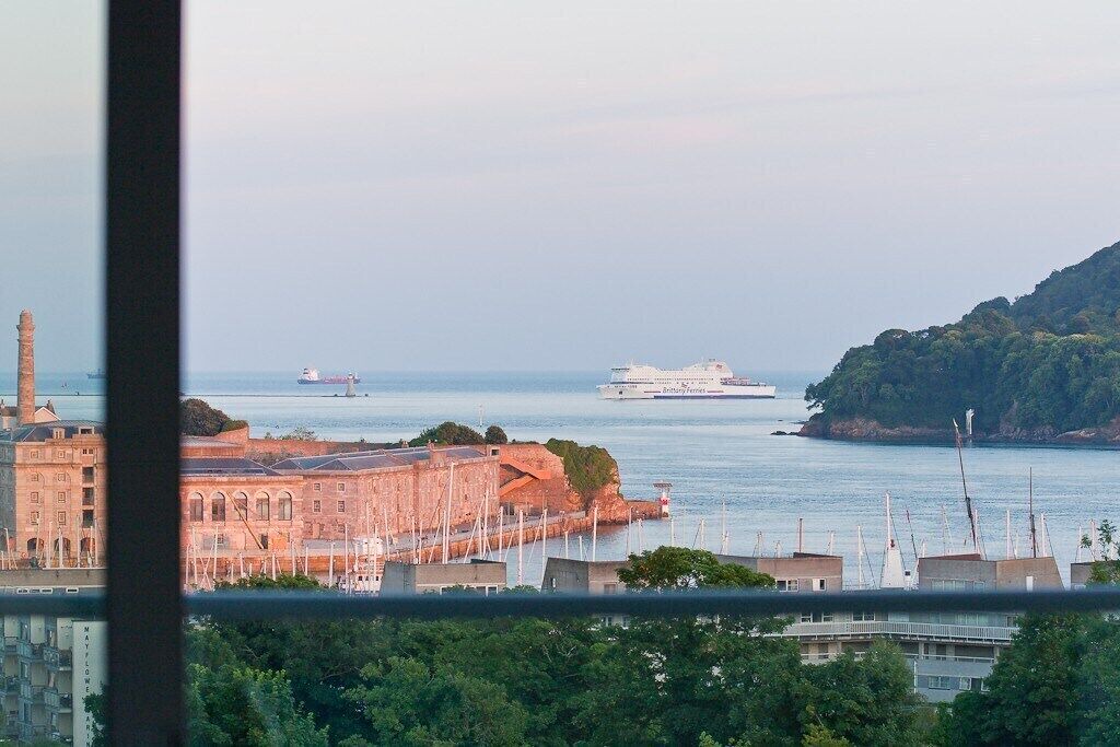 Devonport Apartment | 2 Bed - Leeward House by Pureserviced