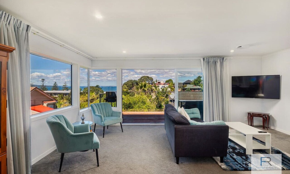 Browns Bay House | Spectacular Sea Views -Exec Home