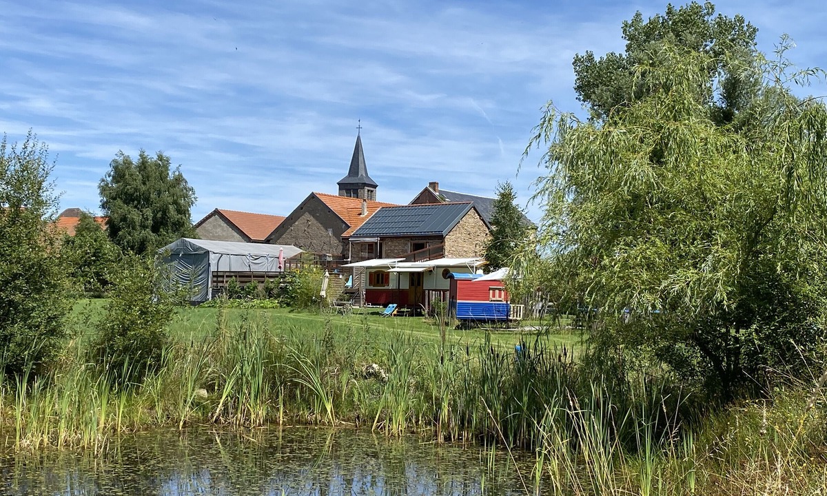 Saint-Pardoux House | Mobile Home 'Roulotte Olivia' with Shared Pool, Wi-Fi and Air Conditioning