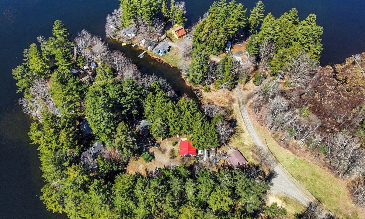 Oakland Cabin | Lakefront home w/Dock & Fire Pit + Pet Friendly