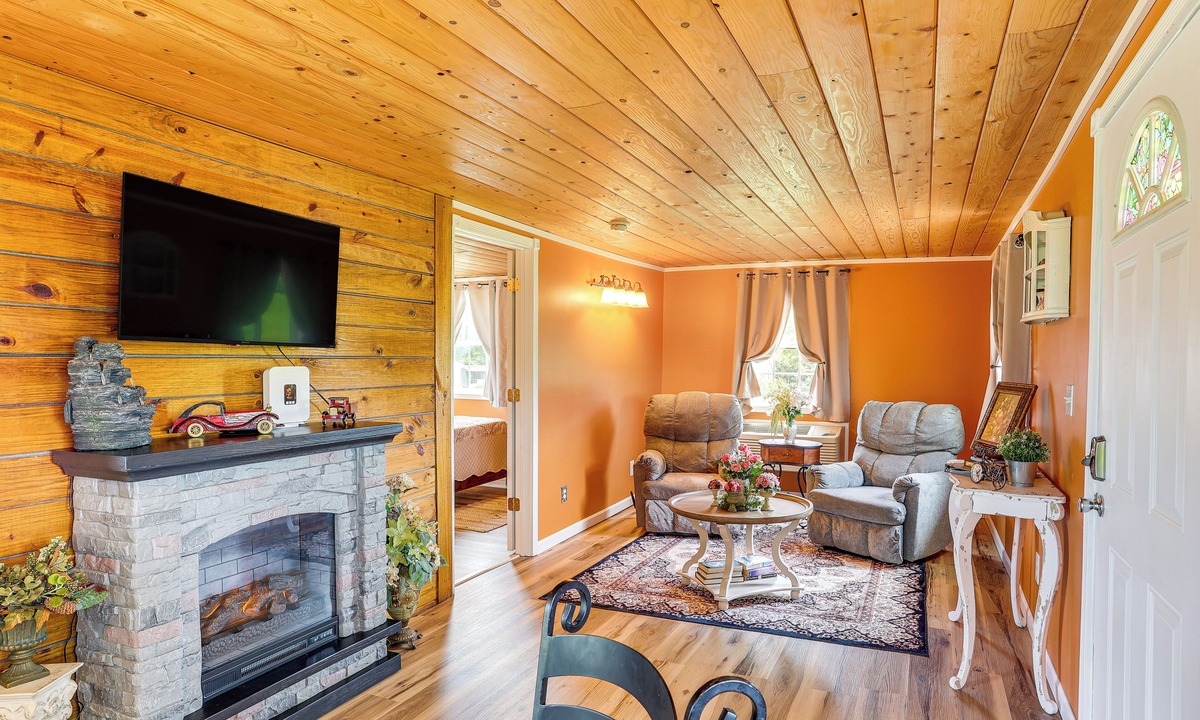 Water Valley House | Cozy Water Valley Home w/ Yard & Fire Pit!