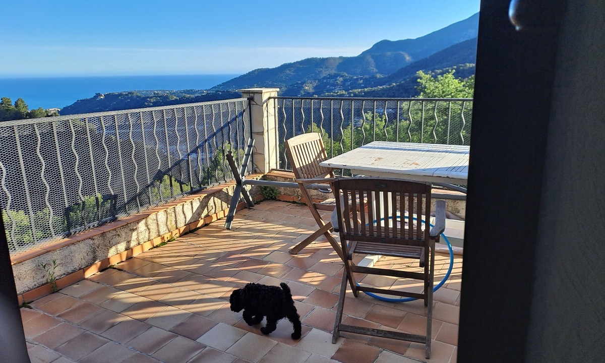 Castellar House | Location Vacance Entre Montagne et mer