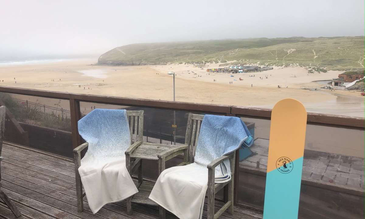 Perranporth House | Luxurious 6-Bed Beachfront Escape with Stunning Ocean Views