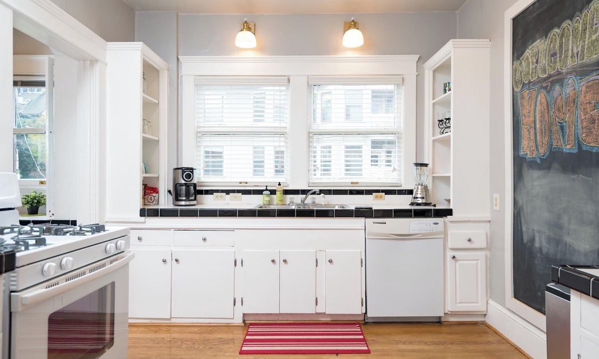 Goose Hollow Condo | Spacious Condo Near NW 23rd