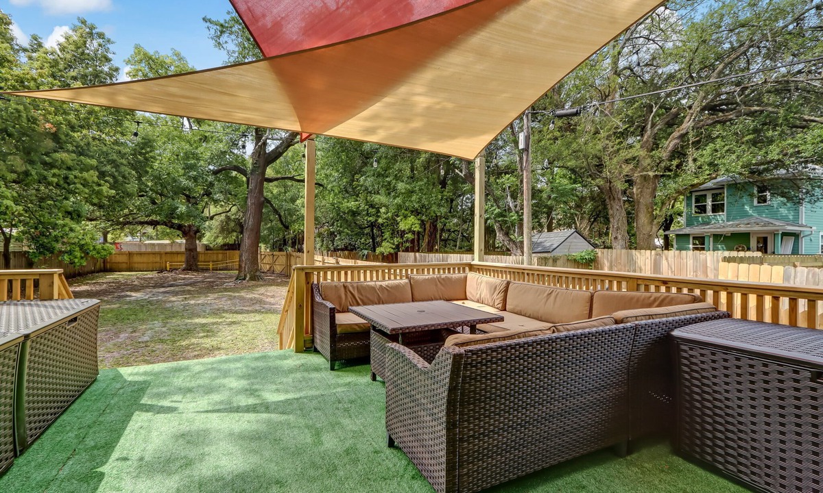 Urban Core Cottage | Sleeps 11, 9 beds