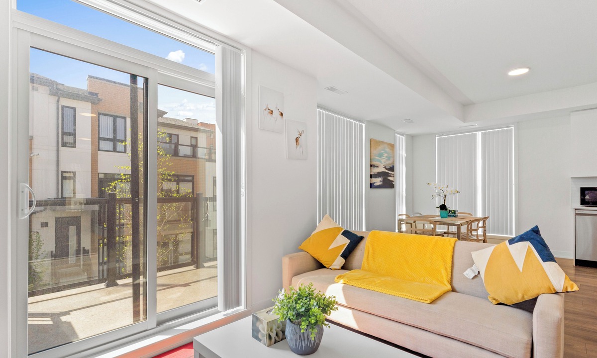 Toronto House | Toronto Luxe - 3BR, 3WR Modern and Cozy House