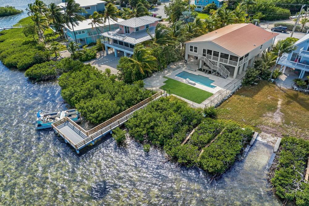 Breezeswept Beach Estates House | Open Water Vacation in Paradise