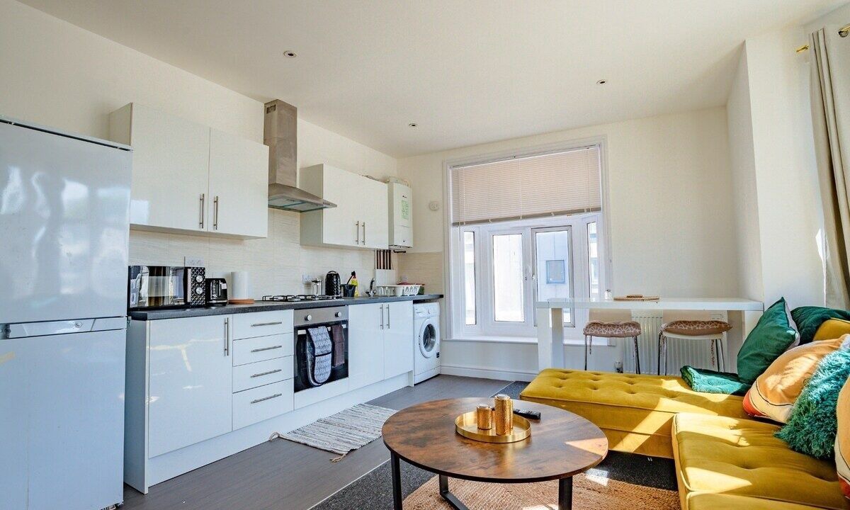 Ladywell Apartment | Guest Homes | Lewisham Flat