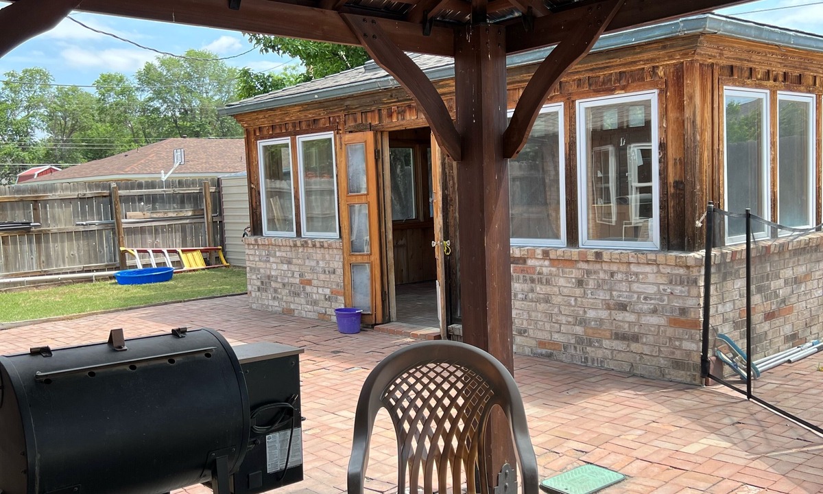 Borger House | Welcome to the “Splash Oasis”