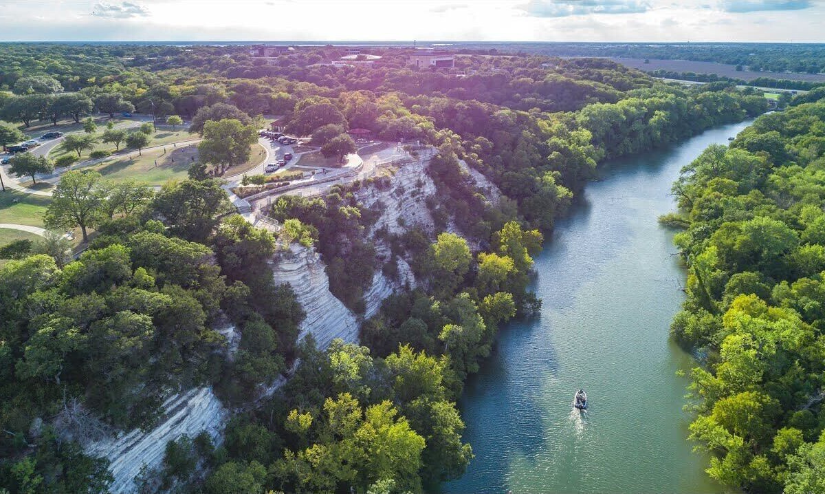 Waco Villa | Luxury Haven Farm Stay - The Croissant Suite