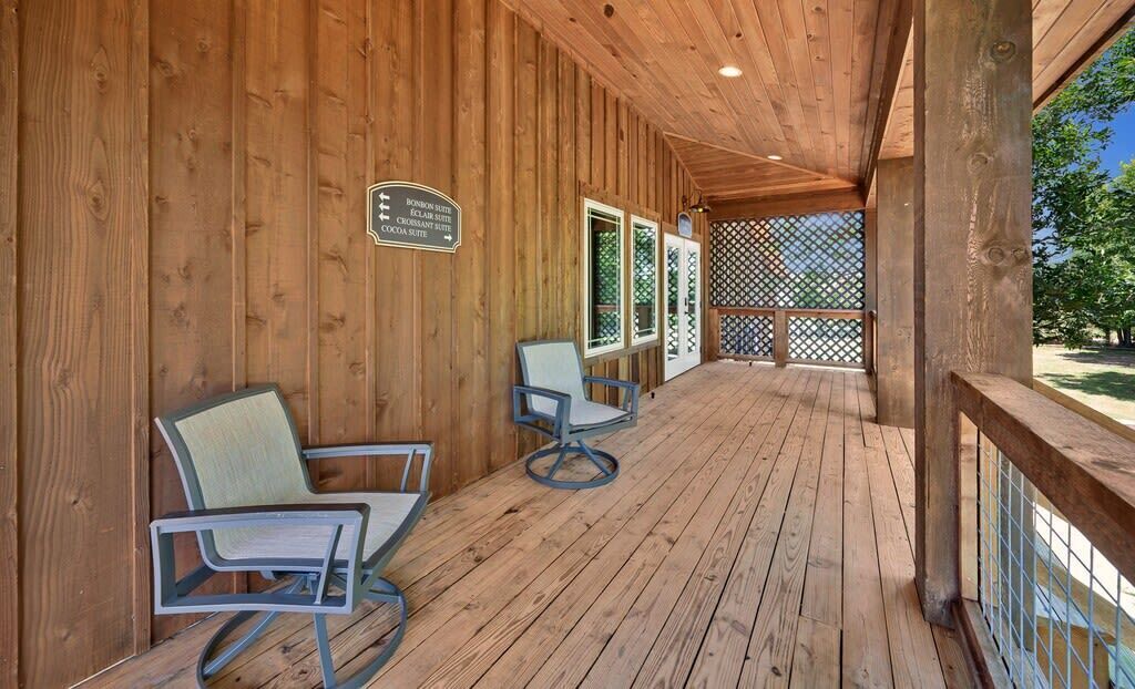 Waco Villa | New Spacious Farm Retreat - The Cocoa Suite