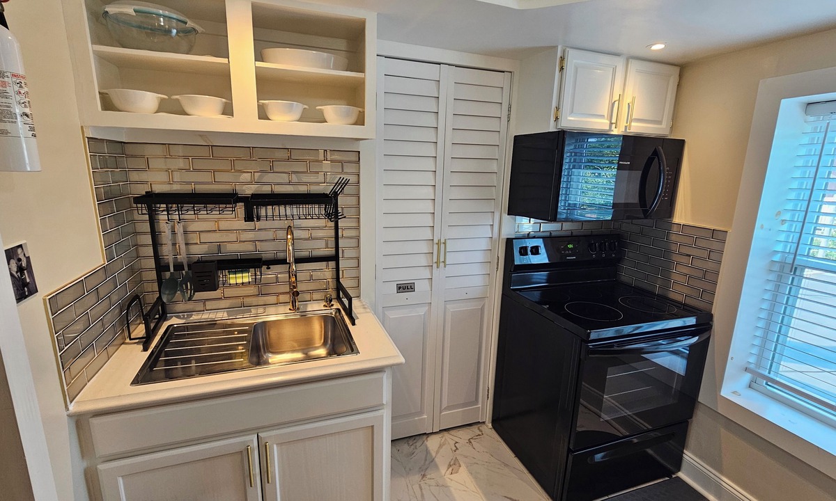 Reading House | Two blocks away from Santana Arena in the heart of the city of Reading