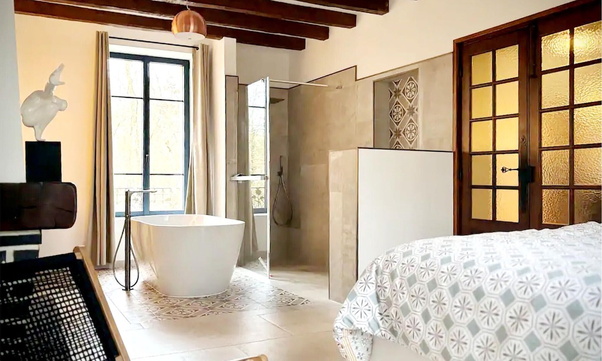 Montbarrois House | 5 bedroom accommodation in Montbarrois