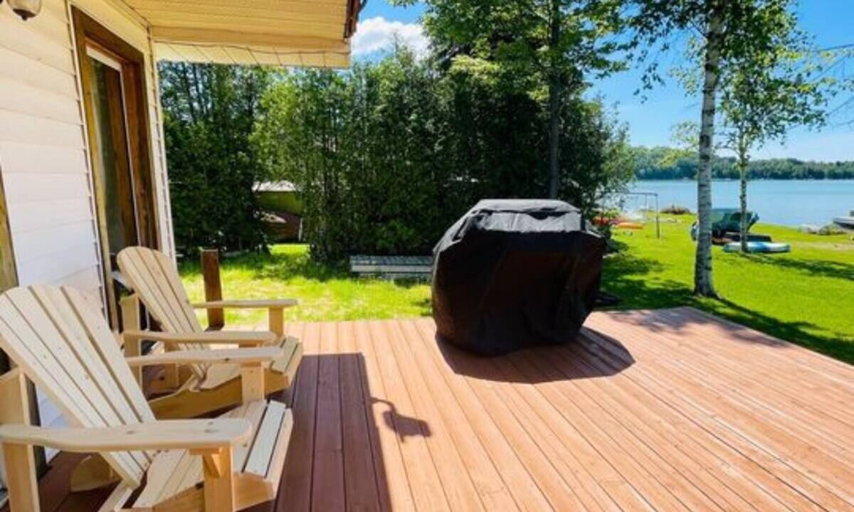 Colborne House | Alisha Lakefront Cottage