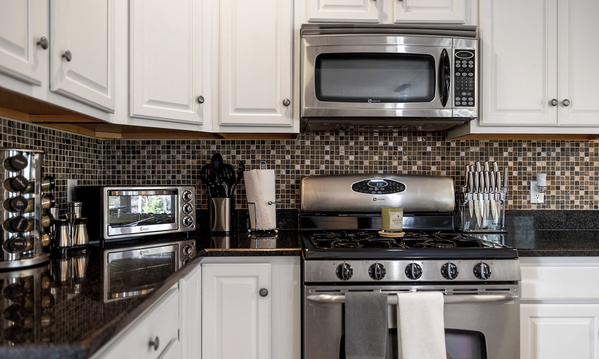 Monroe House | Peaceful & Spacious Home with Pool