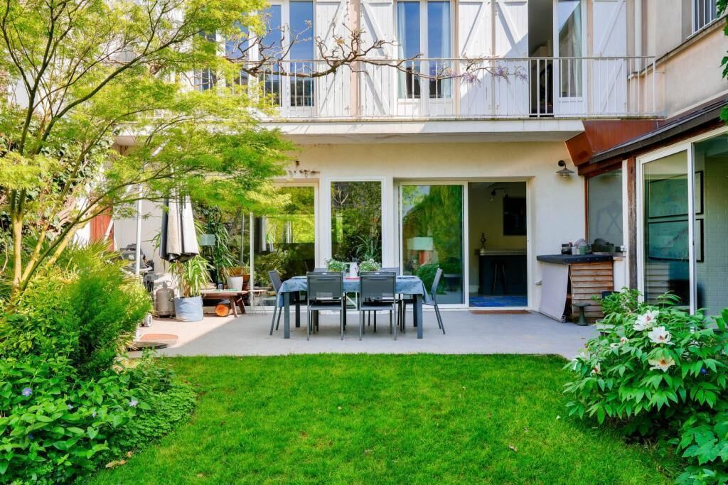 Montmartre House | Vrbo Property