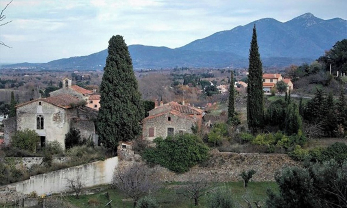 Ceret House | Homerez - Charming House in Céret + Enclosed Garden