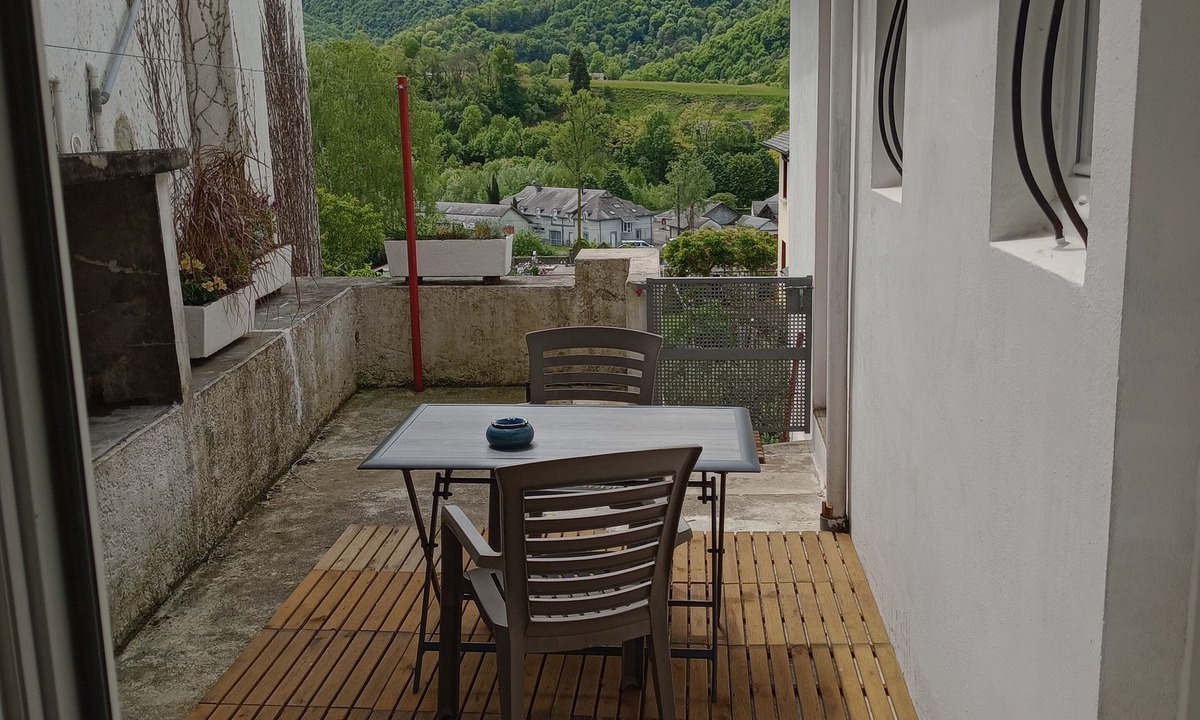 Saint-Pe-de-Bigorre House | Maison de Village Avec vue sur la Montagne