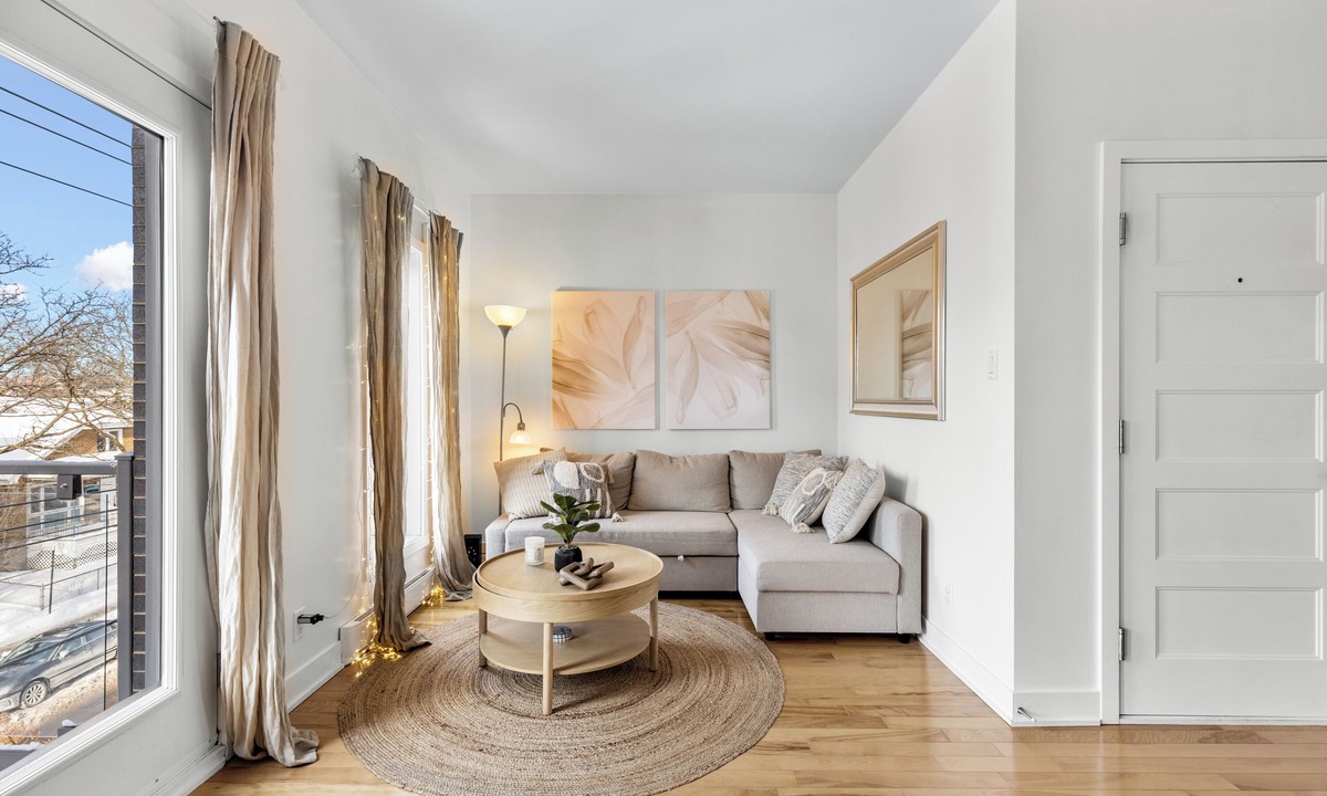 Rosemont-La Petite-Patrie Condo | Cute & Modern Condo - (Free Parking & Near Public Transit) - AC & Private Patios