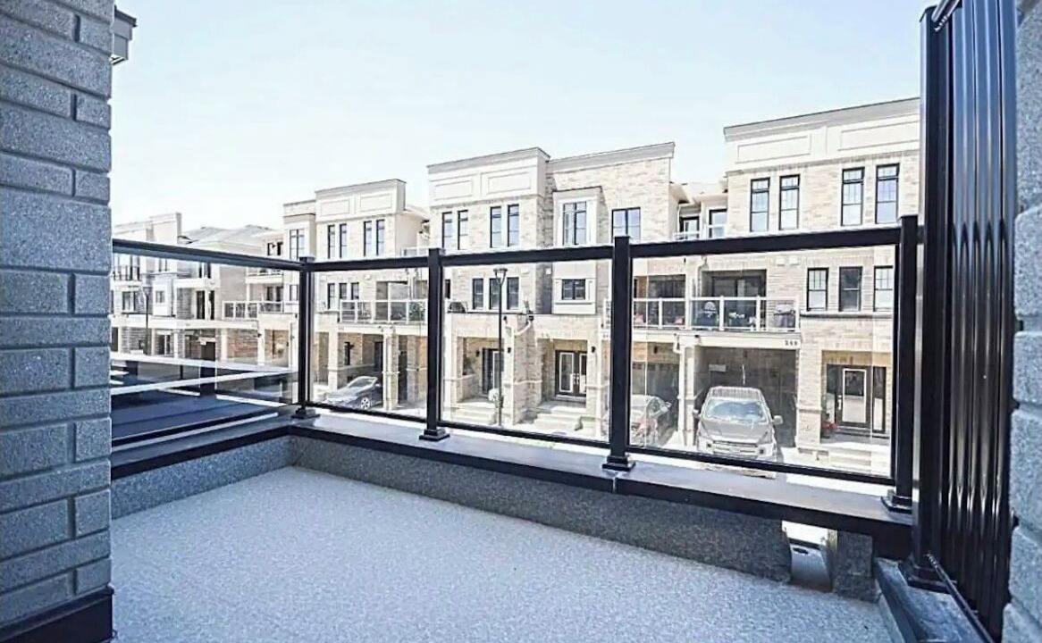 Bowmanville House | Newly built Bright & Cosy Townhome W/Parking