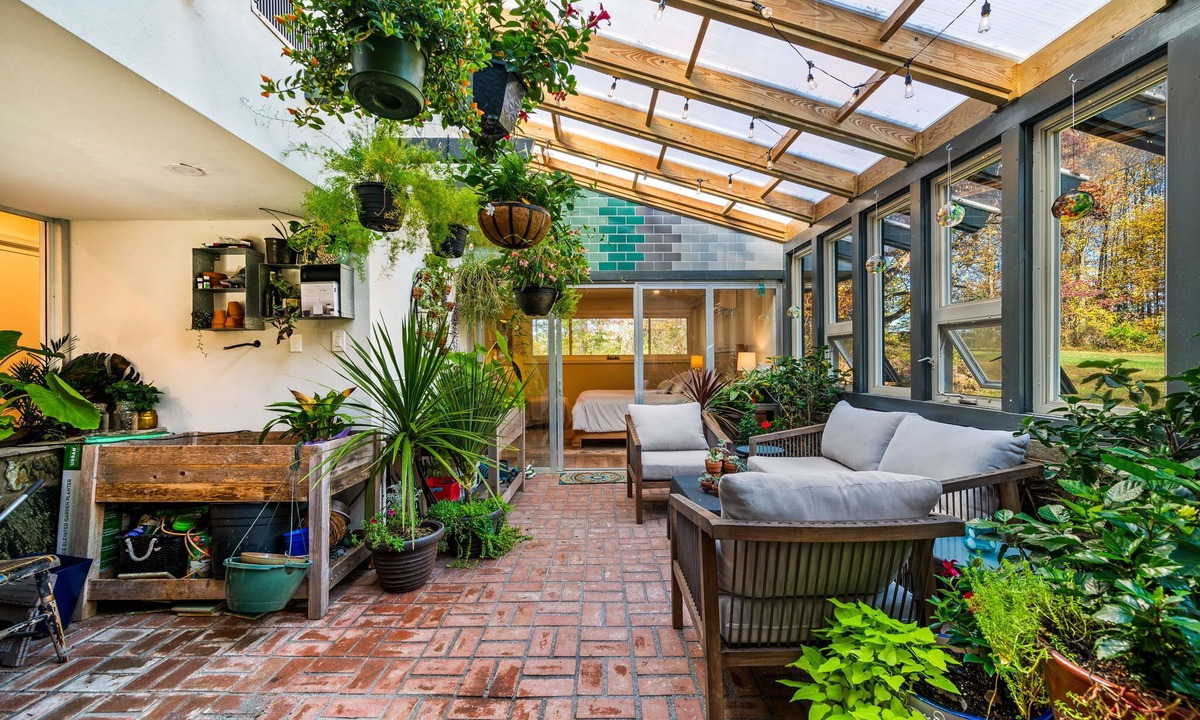 Pottstown House | Secluded botanical Oasis