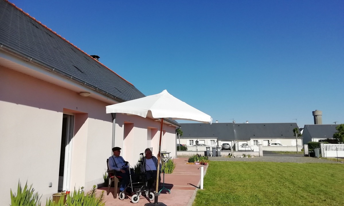 Villeperdue Apartment | Le Calme à La Maison Rose à la Maison