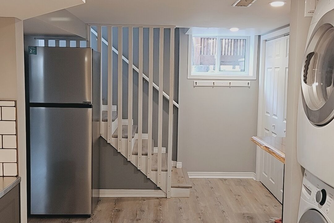 Belleville Apartment | COZY EAST HILL