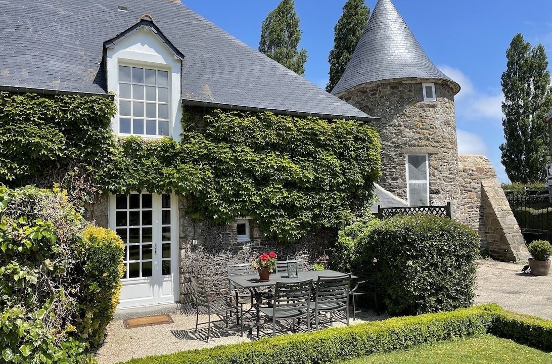 Mont-Dol Apartment | Manoir de la Bégaudière : Gîte Surcouf