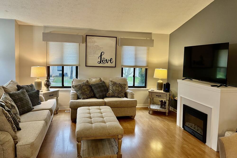 West Henrietta House | Cozy raised ranch in West Henrietta