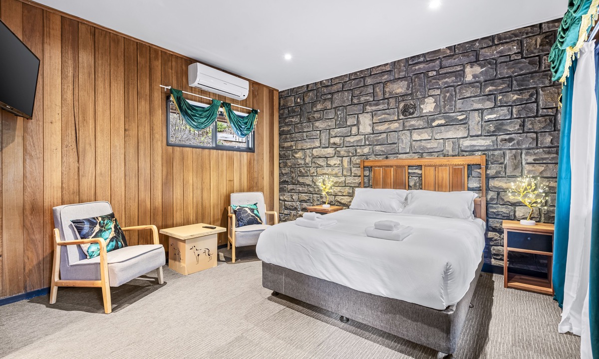 Emerald Apartment | Little Cherry