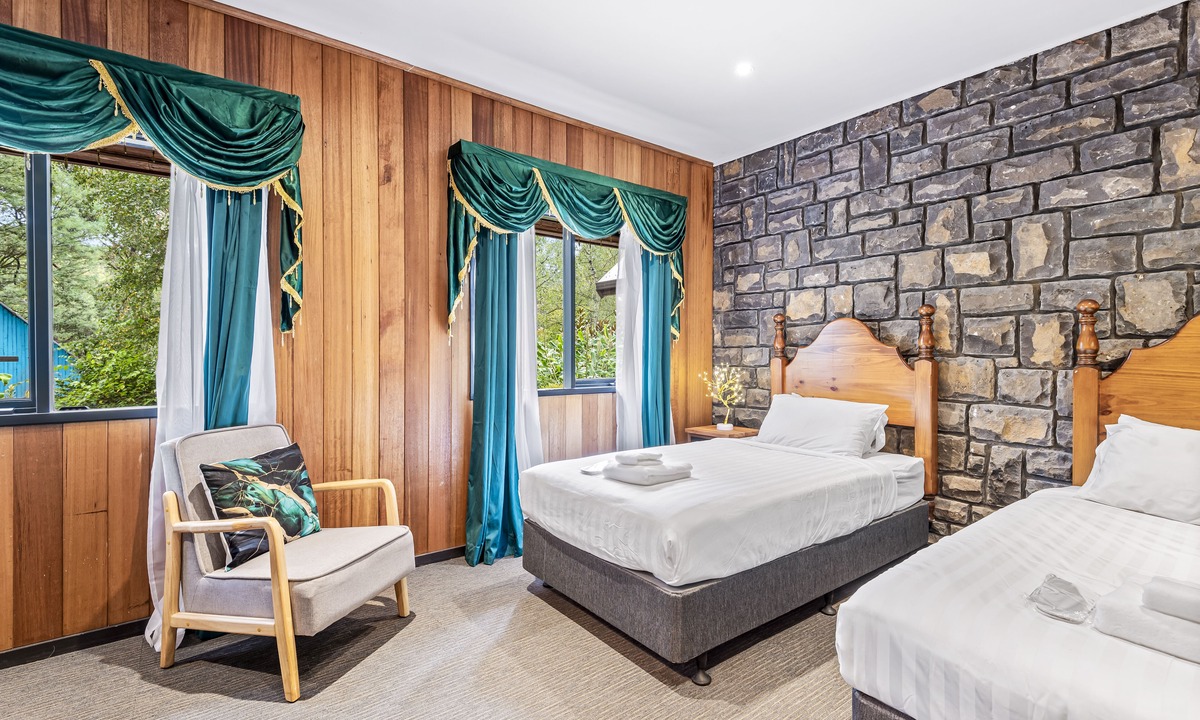 Emerald Apartment | Little Acorn