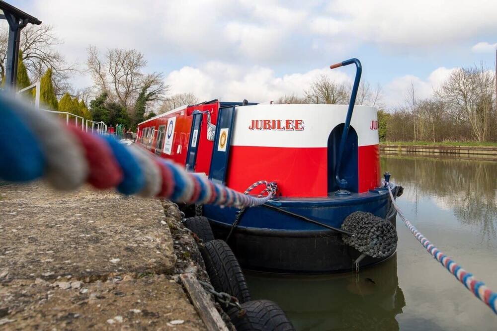 Loughborough Boat Rental | The Jubilee Narrow Boat